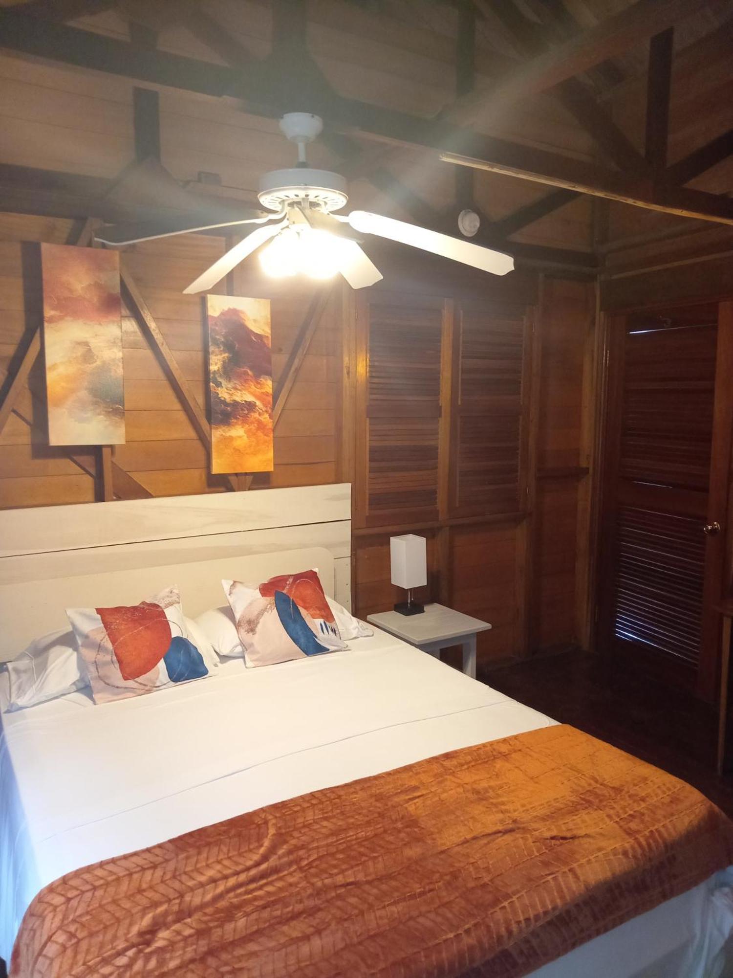 Villa Bahia Del Sol Bocas del Toro Esterno foto
