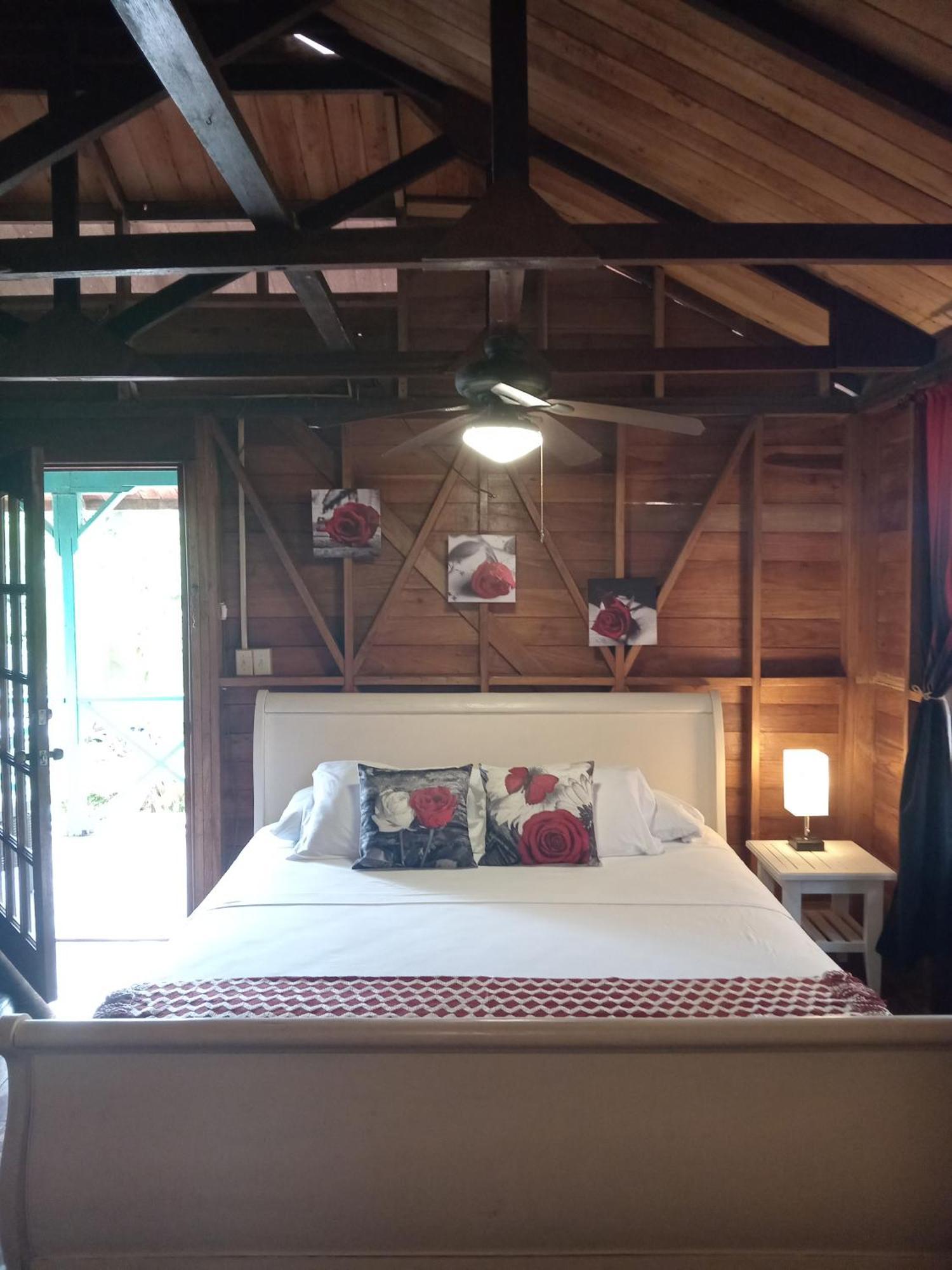 Villa Bahia Del Sol Bocas del Toro Esterno foto