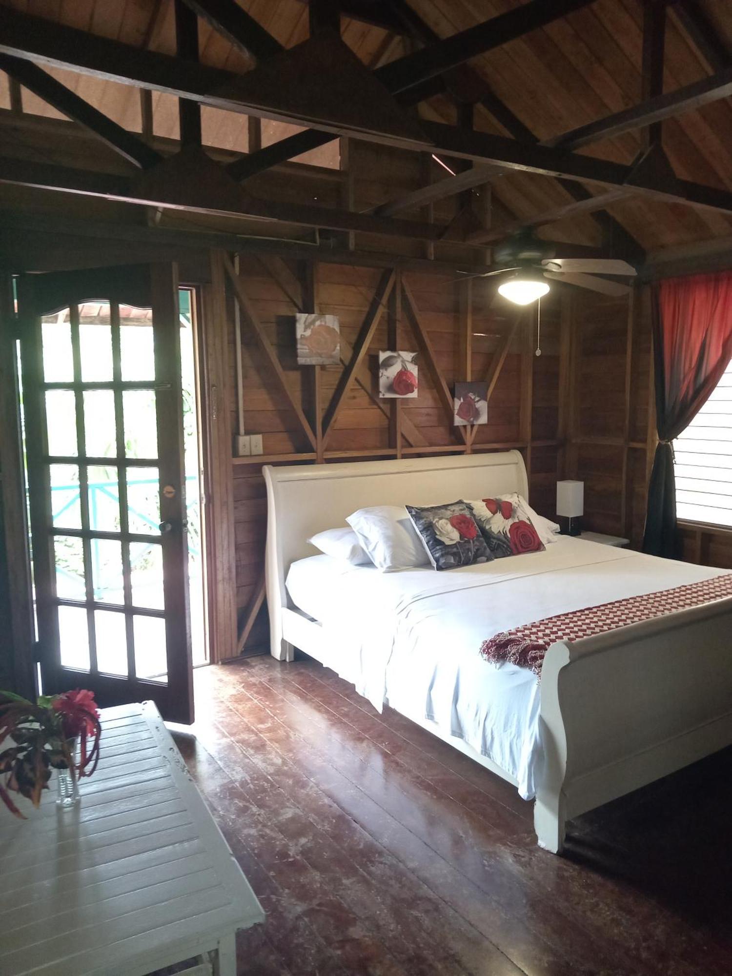 Villa Bahia Del Sol Bocas del Toro Esterno foto