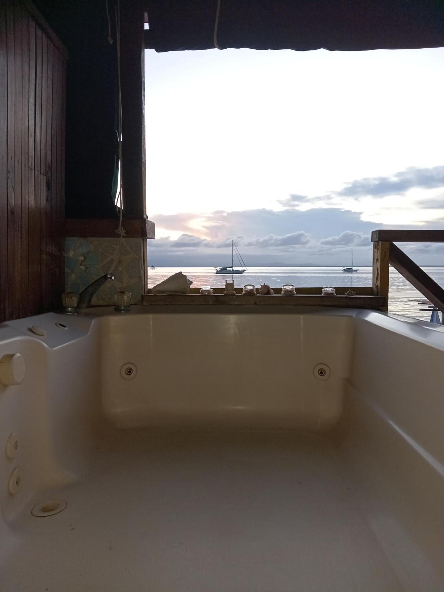 Villa Bahia Del Sol Bocas del Toro Esterno foto